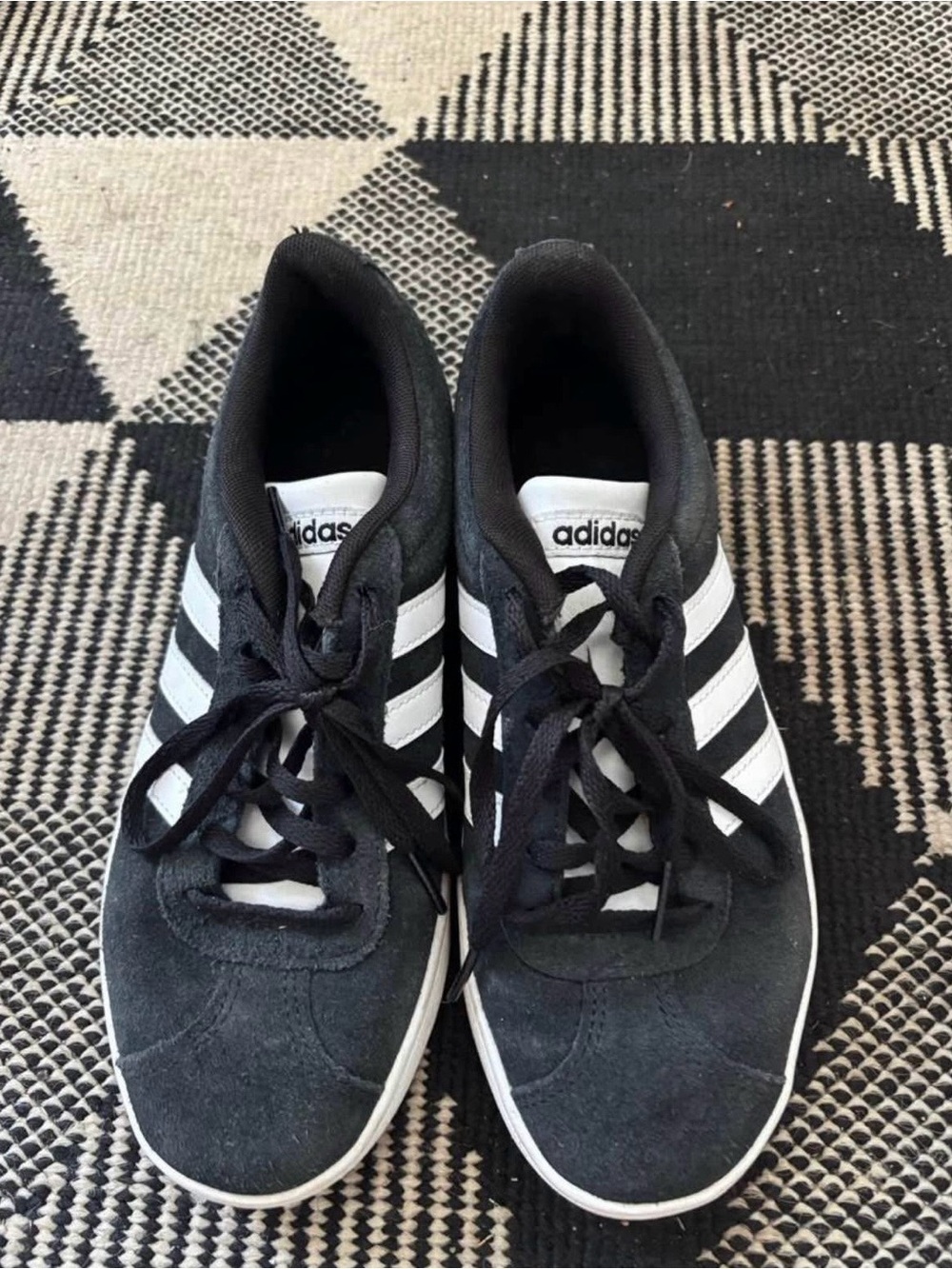 Souliers Adidas grandeur 6 femme